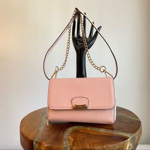 Pink faux leather bag with chain